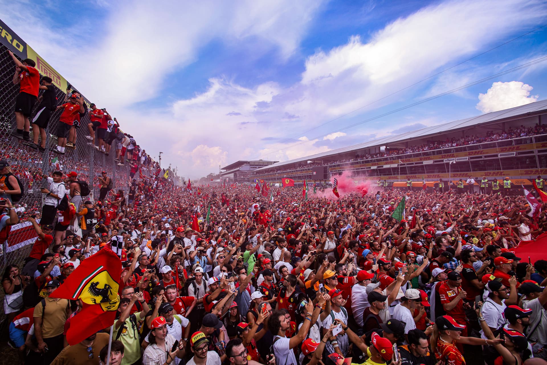 Ferrari tifosi in Monza